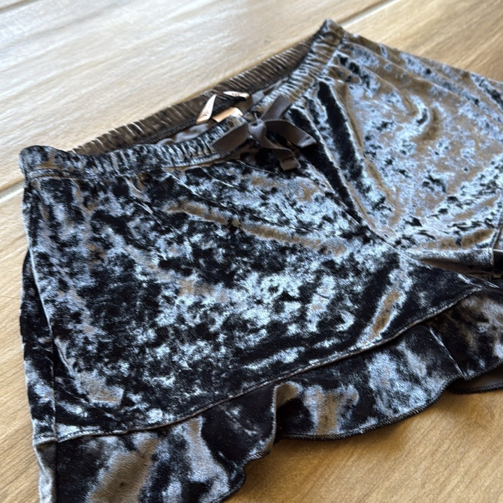 Victoria’s Secret Velvet Sleep Shorts - Picture 2 of 4